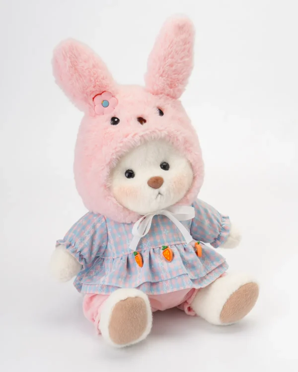 Adorable ours en peluche blanc avec une robe et un chapeau de lapin rose