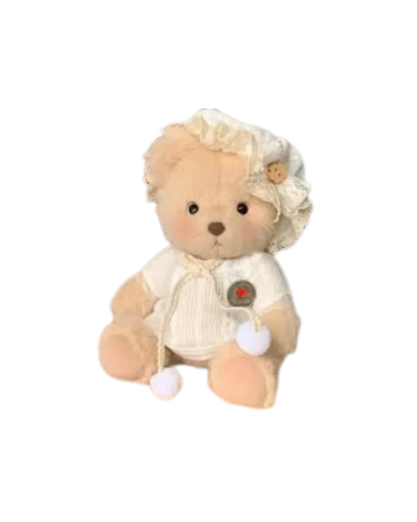 Cet adorable petit nounours brun en pyjama rétro est prêt pour dormir. Il est assis de face.