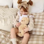 ours-en-peluche-brun--calin-enfant