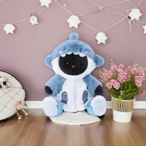 Petit nounours noir déguisé en requin