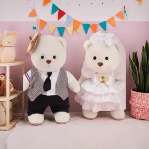 Ours en peluche Petit Nounours blanc en costume et robe de mariage, une peluche à habiller dans une chambre d'enfant