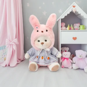Ours en peluche Petit Nounours blanc en robe et chapeau de lapin, une peluche à habiller dans une chambre d'enfant