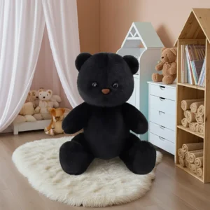 Ours en peluche Petit Nounours noir, une peluche à habiller dans une chambre d'enfant